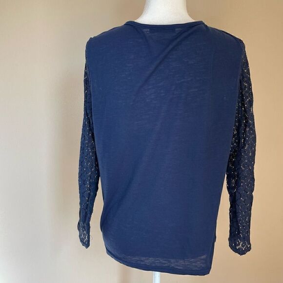 Shein| Medium| Soft|Crotchet knit| Floral - Picture 13 of 16